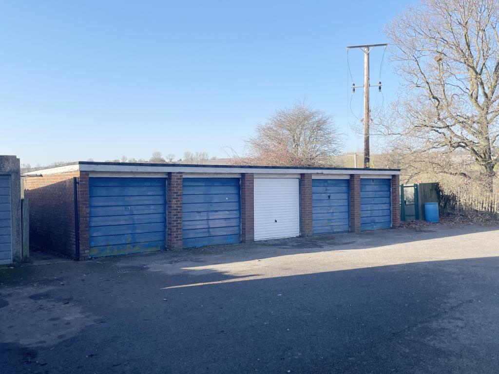 Lot: 95 - TEN GARAGES -